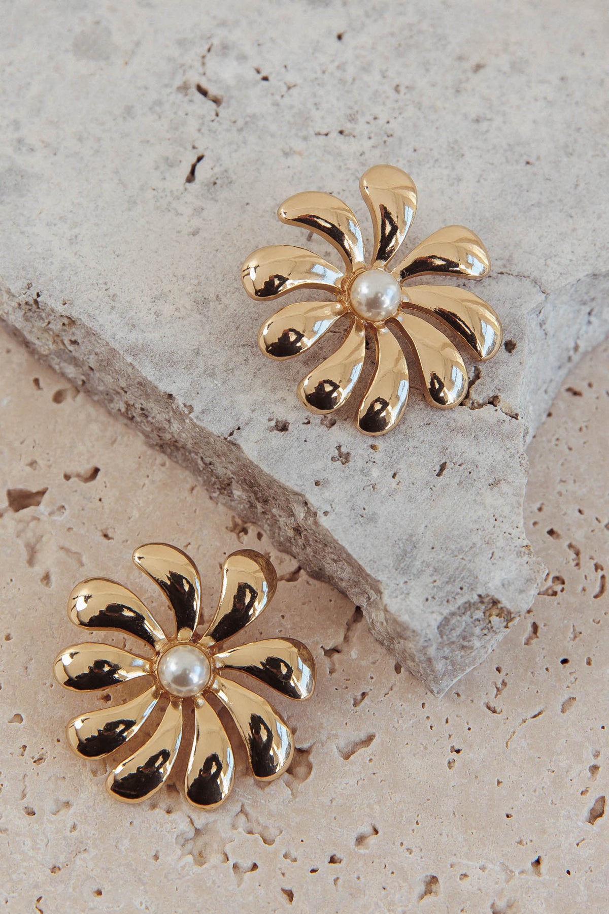 Izzy Flower Earrings Gold/Pearl