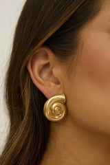 Noxelle Spiral Shell Earrings Gold