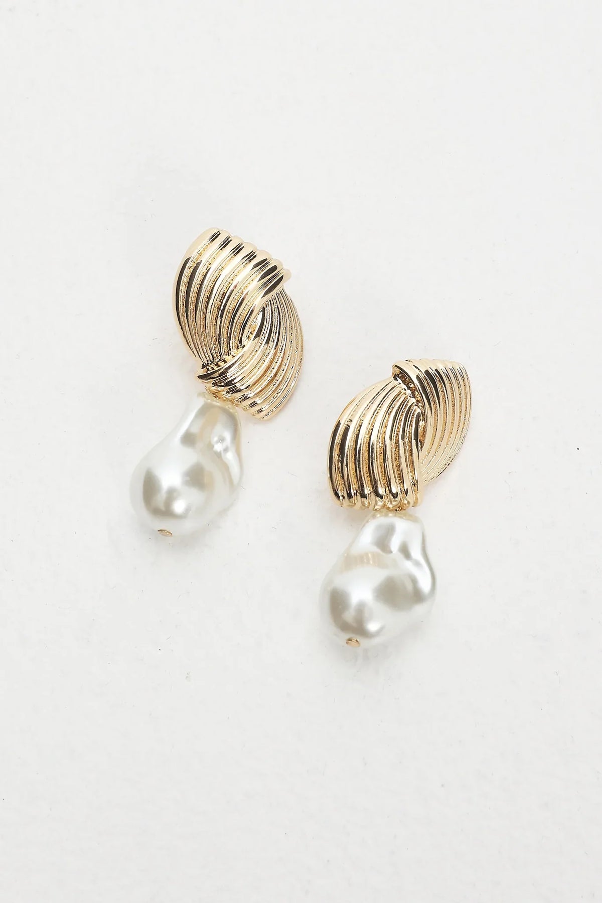 High Season Baroque Pearl Droplet Earrings Gold/Pearl