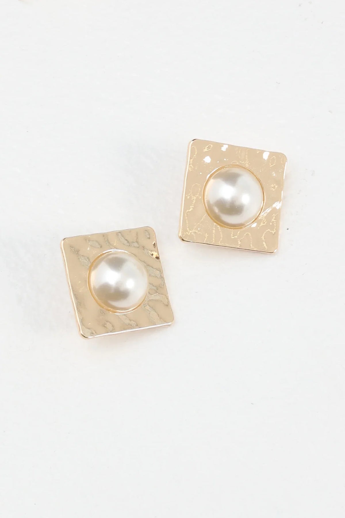 Vanessa Square Hammered Earrings Gold/Pearl